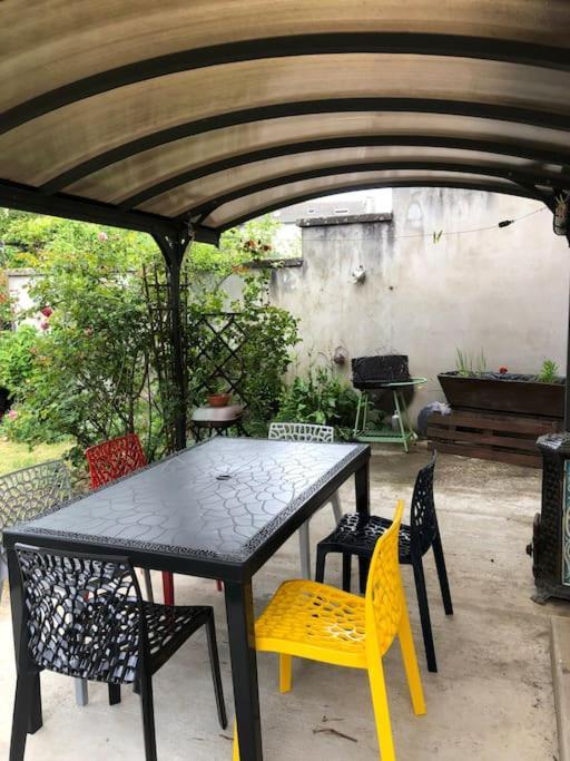 Ibis Rouge Villa Villars-les-Dombes Buitenkant foto